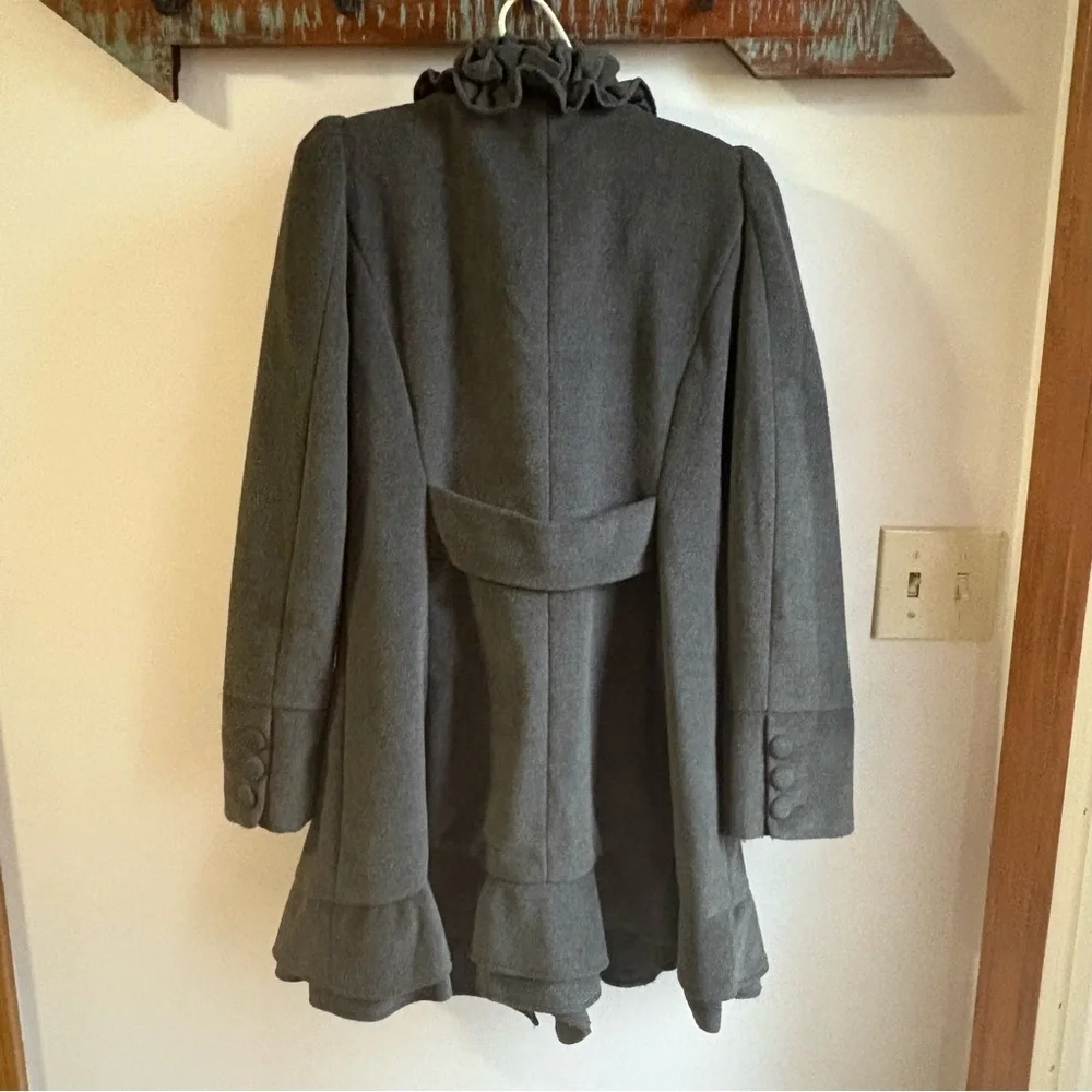 Ryu Anthropologie gray ruffled felt pea coat Women’s Medium READ DESCRIPTION!‎